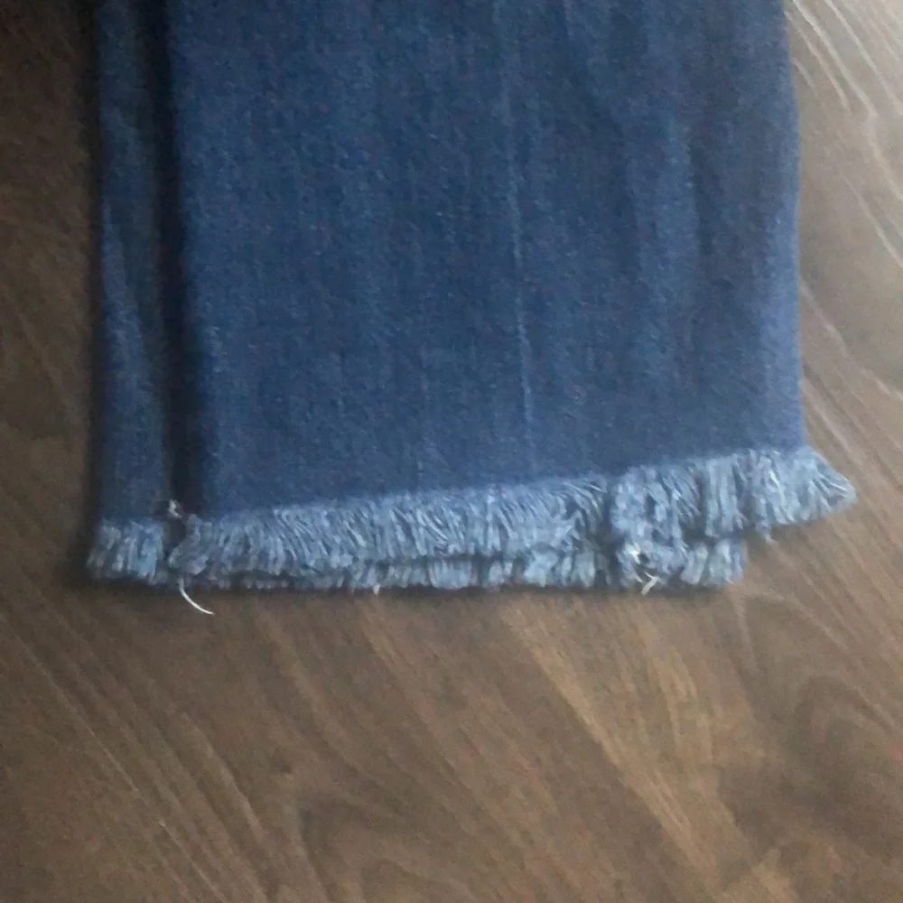 Eddie Bauer Cropped High Waited Jeans with Fray Hem - Picture 5 of 5